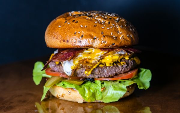 Découvrez les meilleurs burgers smashés à Annecy